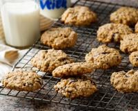 Avec cette recette, reproduisez les fameux biscuits aux flocons d'avoine et chocolat comme chez Ikea !