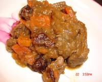 C'est une viande mijotée et tendre à souhait et pleine de saveur avec un petit goût sucré-salé.