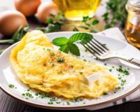 Le chef étoilé Jean-François Piège partage sa recette inratable de l’omelette soufflée au comté et au Mont d’or !