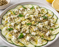 Prête en moins de 5 minutes avec seulement 3 ingrédients : cette recette de carpaccio de courgettes va scotcher vos invités
