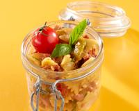 Une petite salade de pâtes bien relevée grâce à la Sauce Barbecue Amora, à déguster tiède ou froide. Une recette réalisée…