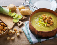 “Ça nous fait du bien” : Cyril Lignac partage une de ses recettes fétiches de soupe en hiver