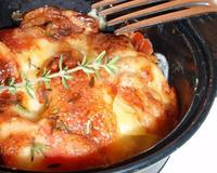 Un délicieux gratin de pommes de terre à base de fromage à raclette...
