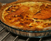 Tarte saumon fumé, ail et fines herbes