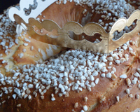 Une galette briochée fourrée aux noix! Traditionnellement servi à la Nouvelle Orléans de Janvier à Mardi Gras