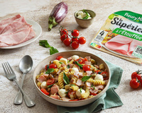 Envie d’une idée de repas pour ce soir ? Testez ces pâtes à l'italienne au jambon, aubergines et tomates cerise