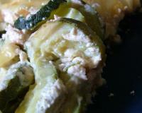 Gratin de courgettes délicieux avec la préparation assez simple.