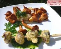 L'escargot fait bon ménage avec les champignons ! En tempura croustillante, avec les girolles et le pistou de persil sur une purée de coco, c'est un mariage harmonieux…