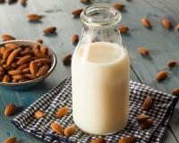 Plus économique : voici comment faire votre lait d’amande maison !