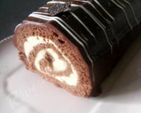 Bûche roulée au chocolat, crème légère saveur pain d'épices