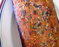 Gâteau à base de blancs d'oeufs et décoré de vermicelles.