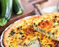 “A régalé petits et grands !” : testez cette recette de quiche aux courgettes et lardons que les lecteurs de 750g ont adoré