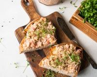 Une recette facile et toute en légèreté à servir à l'apéro mais aussi sur des tartines pour accompagner salades ou soupes.