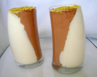 Duo de mousse au chocolat noir et blanc