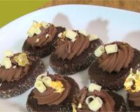 De délicieux sablés au chocolat avec une onctueuse ganache au chocolat, pour encore plus de saveurs, juste un délice... A servir en toutes occasions…