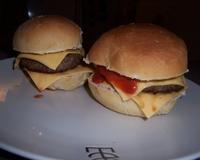 Hamburger simple fait maison, rapide et économique.