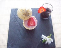 Sphère de chocolat blanc et gariguettes