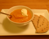 Soupe aux poivrons et légumes du jardin