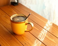 Ce physicien révèle pourquoi votre façon de remuer le thé change absolument tout
