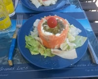 Œufs en gelée au saumon et aux asperges