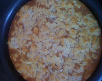Une délicieuse pâte, avec, dessus, des amandes un peu caramélisées par la cuisson.