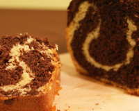 Voici la recette du marbré, dessert classique je suis bien d'accord, peut être un peu sec aussi il faut l'avouer, mais ce gâteau est une vraie tuerie trempé dans un bol…