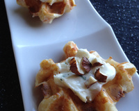 Mini gaufres aux deux jambon, noisettes et roquefort papillon