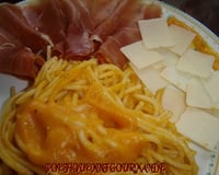 Spaghettis sauce au potiron, parmesan, et jambon cru italien
