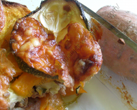 Une combinaison insolite mais fort délicieuse entre courgettes et patates douces. Il s'agit d'un plat complet se suffisant à lui-même.