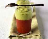 Une variante du gaspacho avec le fameux guacamole ! Une recette a essayer de toute urgence !