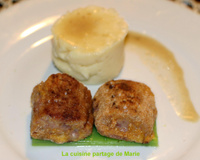 Pieds de porc panés revisités sur lit de gelée aux petits pois et purée au chaource