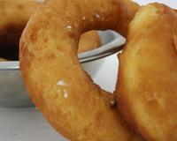 Cette recette de beignets ravira petits et grands avec son goût authentique et ses formes généreuses. Pour ma part, je la préfère aux donuts américains car les beignets…