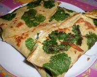 De délicieuses crêpes parfumées à la coriandre, avec un visuel très gourmand.