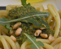 Pâtes au pesto de pistaches, roquette & poutargue