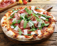 Pizza au jambon de Parme et roquette