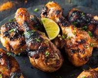 Un délicieux poulet mariné que l'on aime beaucoup préparer dans les Caraïbes.