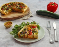 Tarte aux courgettes et poivrons roulés à la mozzarella