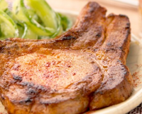 Des côtes de porc avec une sauce onctueuse.