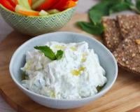 “Délicieux” : avec cette recette notée 5/5 sur 750g, faites un tzatziki parfait pour vos repas et apéros de l’été !