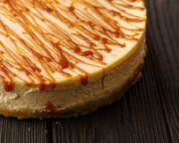 Un cheesecake avec cuisson à tomber, au bon goût de carambar.