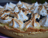 Tarte sablée aux myrtilles, à la crème d'amande et meringue italienne