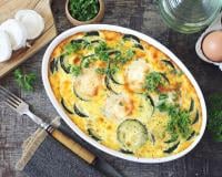 “Ça prend 5 minutes à faire mais le résultat est délicieux !" : une diététicienne partage sa recette de clafoutis de courgettes parfaite pour la saison