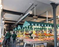 Verrières et structures métalliques, 420m2 de superficie : entre supermarché et halle, ce magasin alimentaire a ouvert au coeur de Paris !