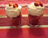 Cette recette permet de déguster les premières fraises en leur ajoutant une note florale.