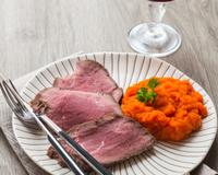 Le rosbif est un grand classique de la cuisine française, qui se déguste chaud mais également froid lors d"un pique-nique.