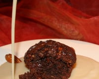 Moelleux au chocolat, noix de pecan caramelisées et sauce à l'erable