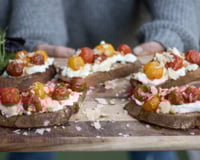 Bruschettas à la burrata et aux tomates confites