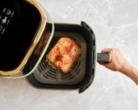 Cet ingénieur chimiste est formel : cet ingrédient avec de l'eau chaude est la clé pour nettoyer facilement son Air Fryer