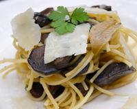 Spaghetti sautés aux cèpes en persillade et parmesan