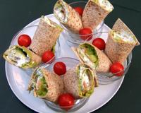 Le wrap change du sandwich pour un repas rapide. Il est vite préparé et peut-être servi en plat, en entrée ou à l'apéritif